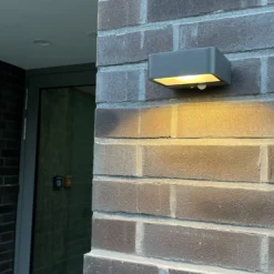 Lámpara solar LED de pared Megatron Wandia, sensor