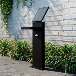 Lámpara solar LED para caminos Lucande Silvan, 60 cm, sensor, antracita