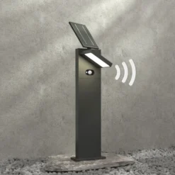 Lámpara solar LED para caminos Lucande Silvan, 60 cm, sensor, antracita