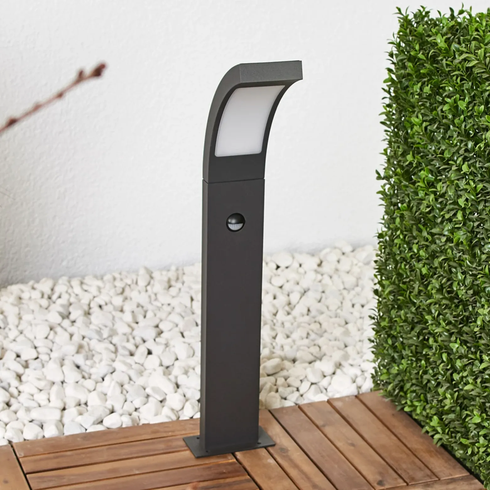 Lucande, bolardo luminoso LED Juvia, 60 cm, detector de movimiento, IP54