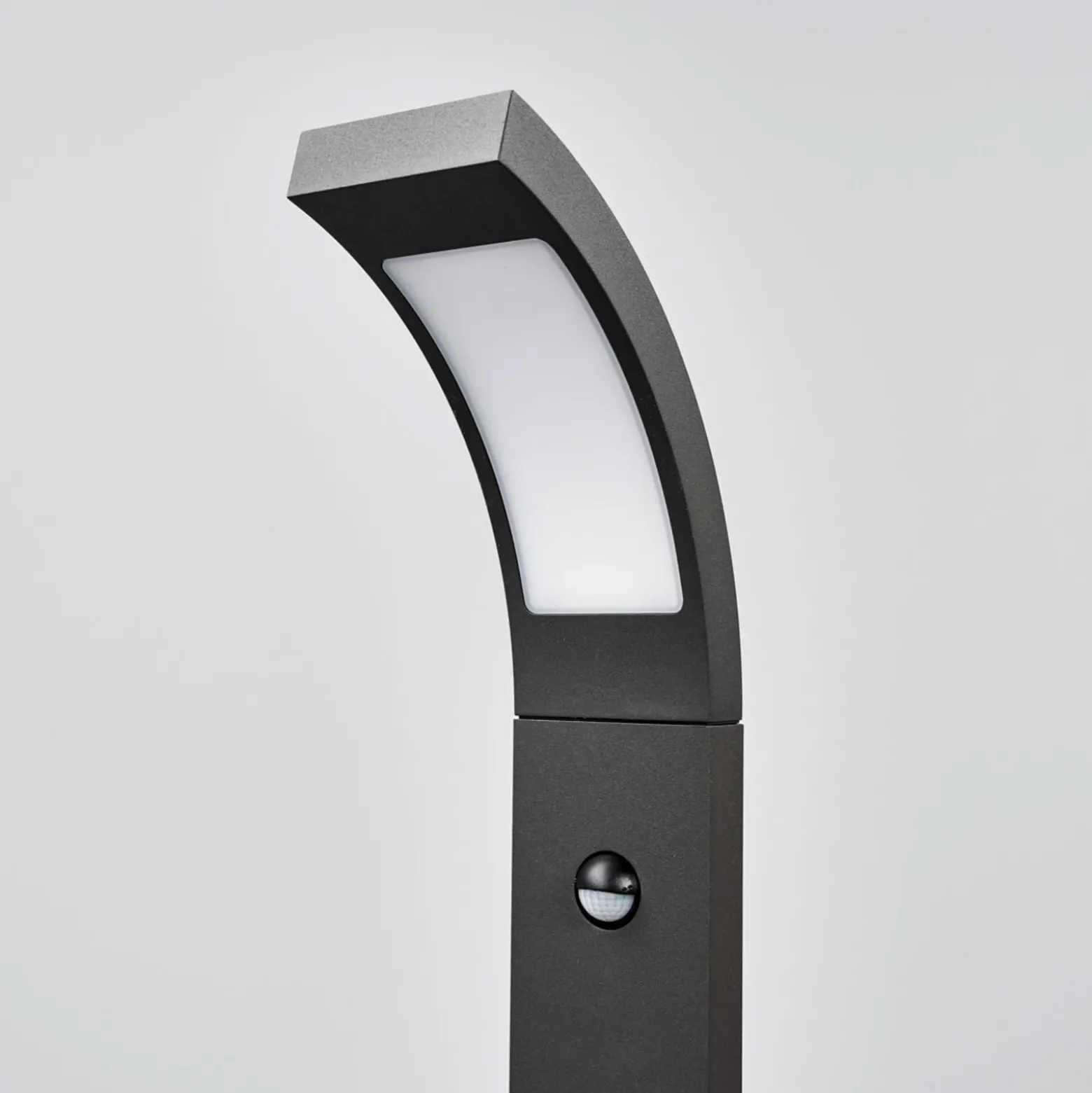 Lucande, bolardo luminoso LED Juvia, 60 cm, detector de movimiento, IP54