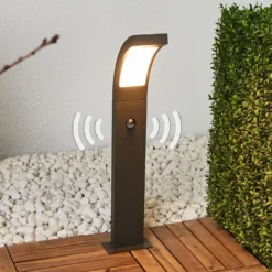 Lucande, bolardo luminoso LED Juvia, 60 cm, detector de movimiento, IP54