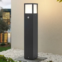 Lucande, bolardo luminoso LED Dewari, detector de movimiento, 65 cm, IP54