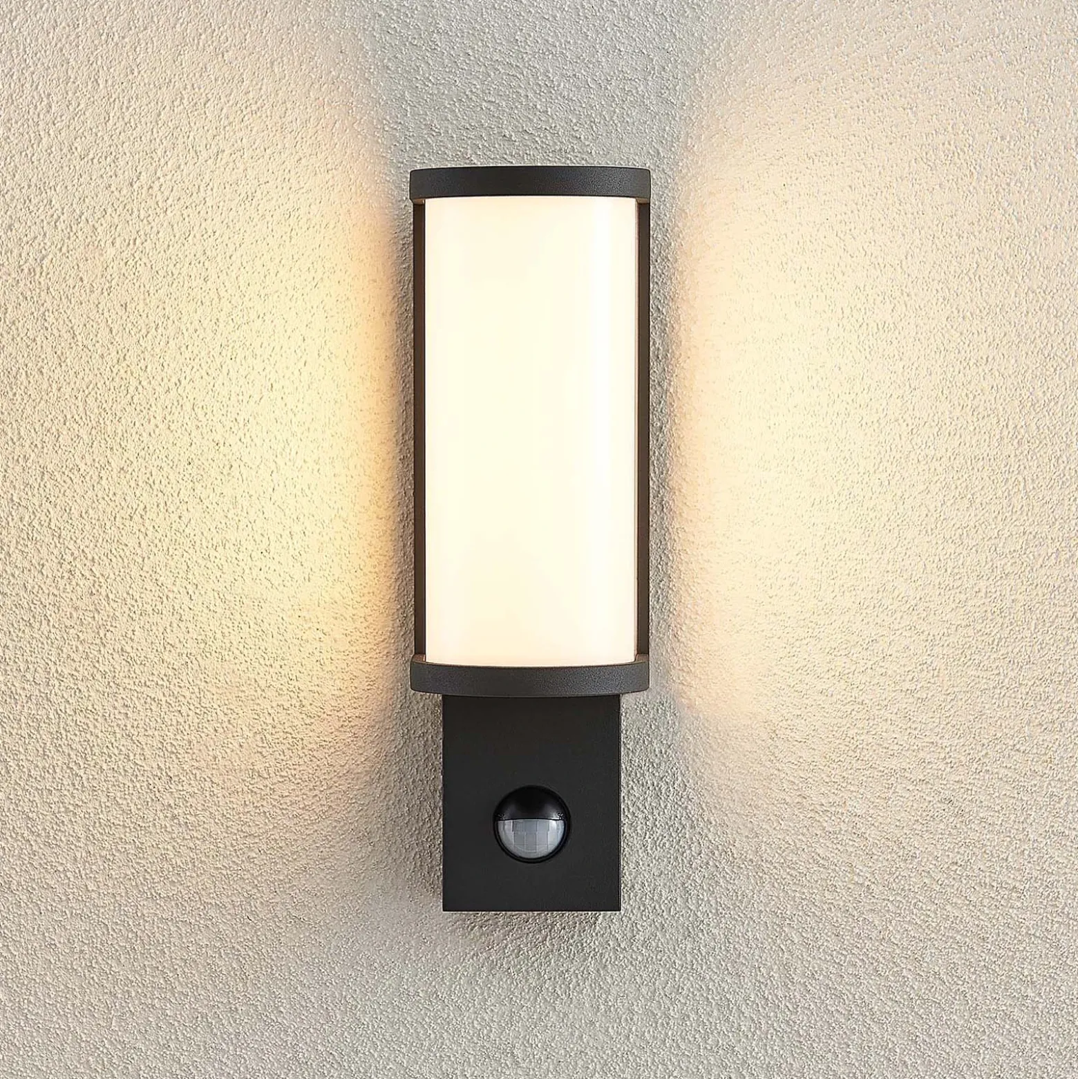 Lucande Jokum aplique LED de exterior, IP54 sensor