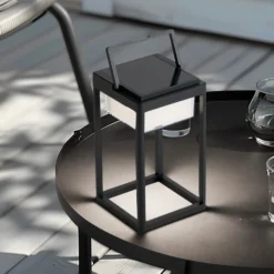 Lucande Lámpara de mesa solar LED Tilena, angular, negra, atenuable