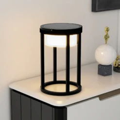 Lucande Lámpara de mesa solar LED Tilena, redonda, negra, atenuable