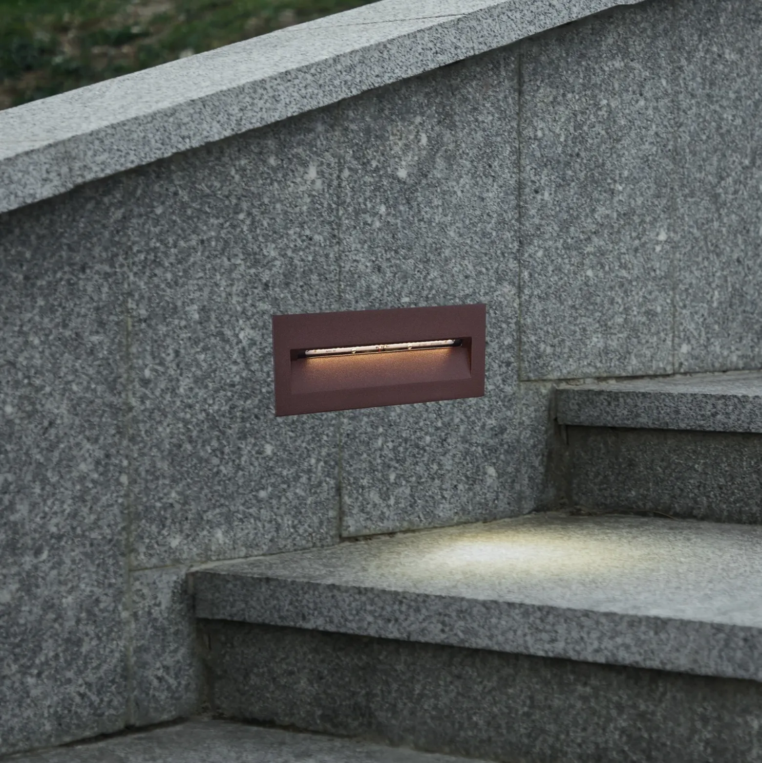 Lucande lámpara de pared LED empotrable Loya, 23 x 8 cm, óxido, IP54
