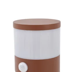 Lucande Lámpara sobremuro Corban, óxido, sensor, enchufes, IP44