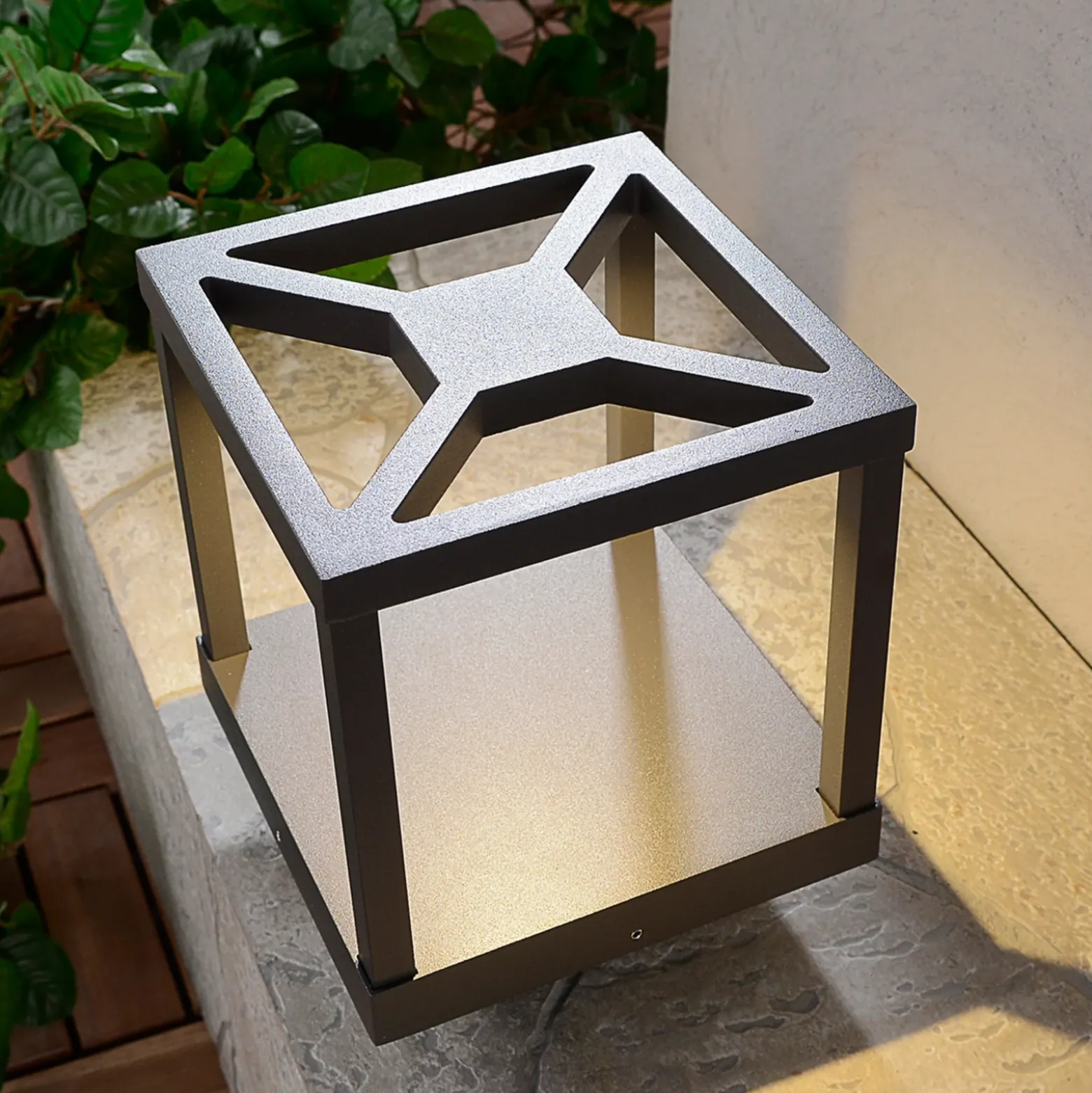 Lucande Lámpara sobremuro LED Lealan, negra, metal, 23 cm, IP54
