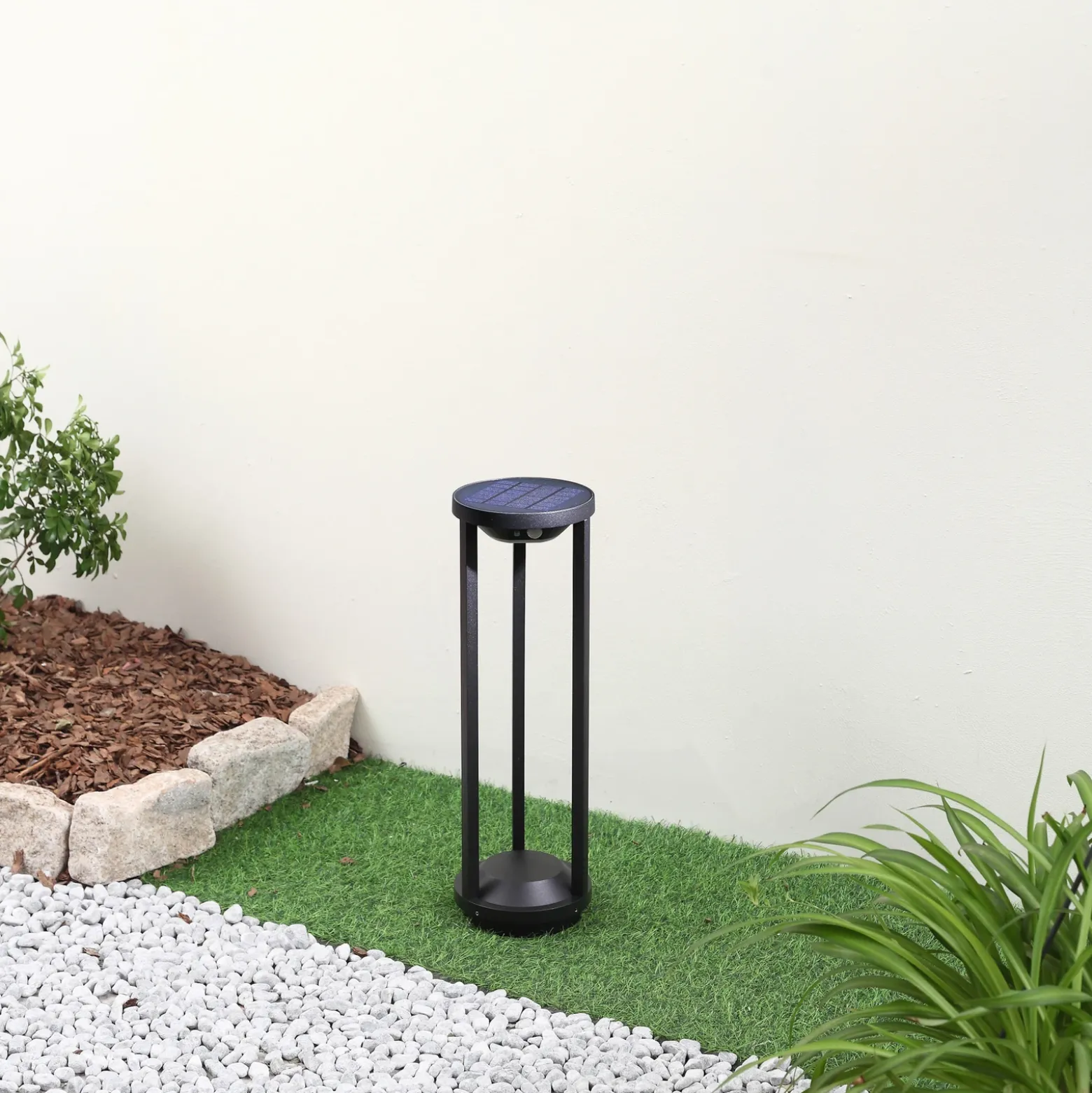 Lucande, lámpara solar LED para caminos Nilea, Ø 16 cm, negra, sensor