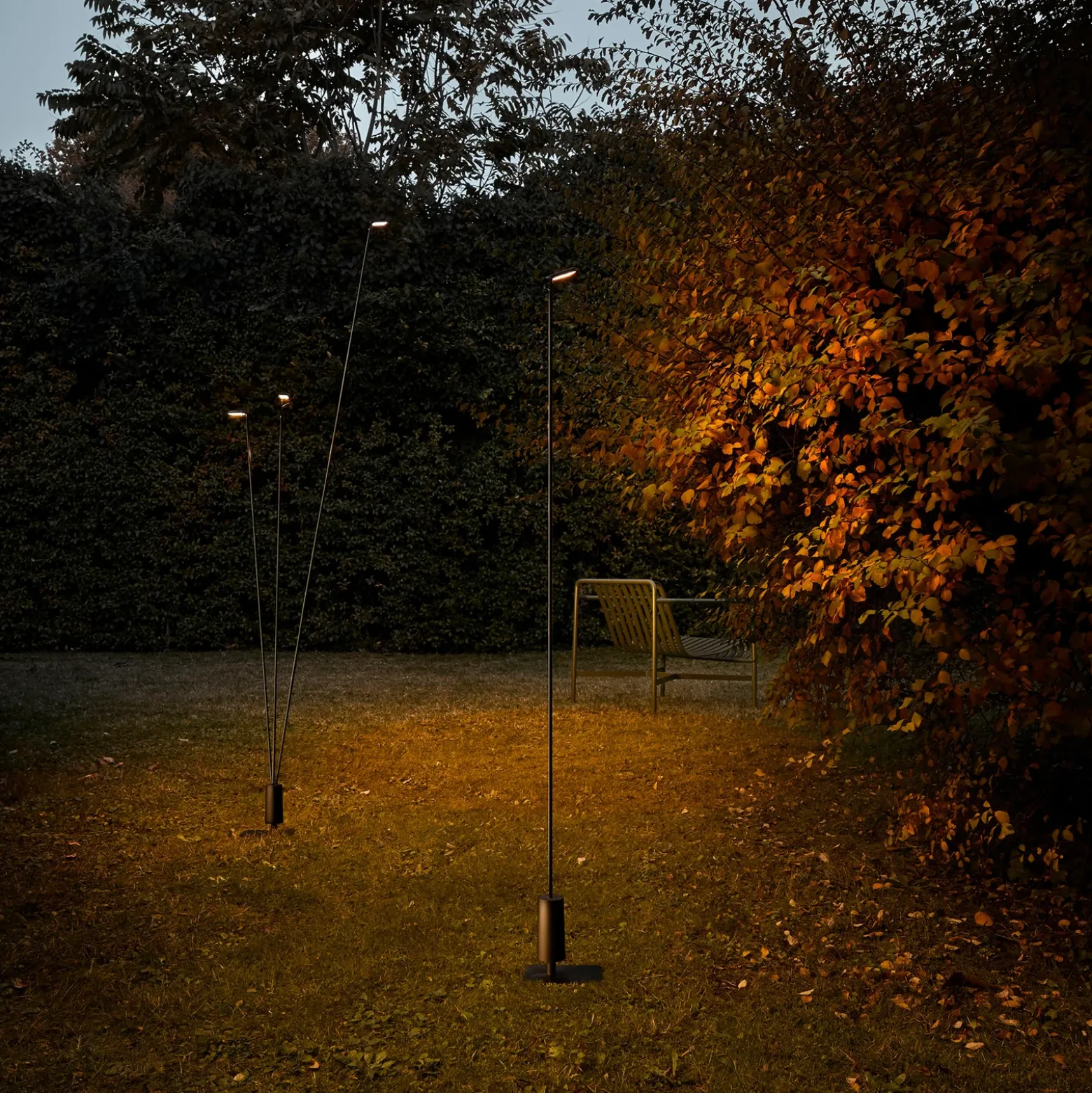 Luceplan Bolardo luminoso LED Flia, 3 luces, negro, plástico