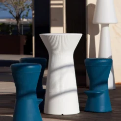 Mesa de bar a pilas Newgarden Capri LED, RGBW, 110 cm de altura, blanca