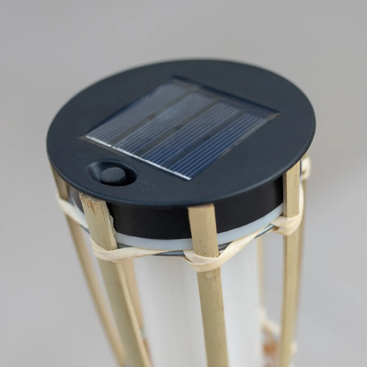 Newgarden Hiama Linterna solar LED de bambú para jardín