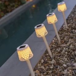 Newgarden Lámpara LED solar Gretita, blanca, pincho de suelo, juego de 4