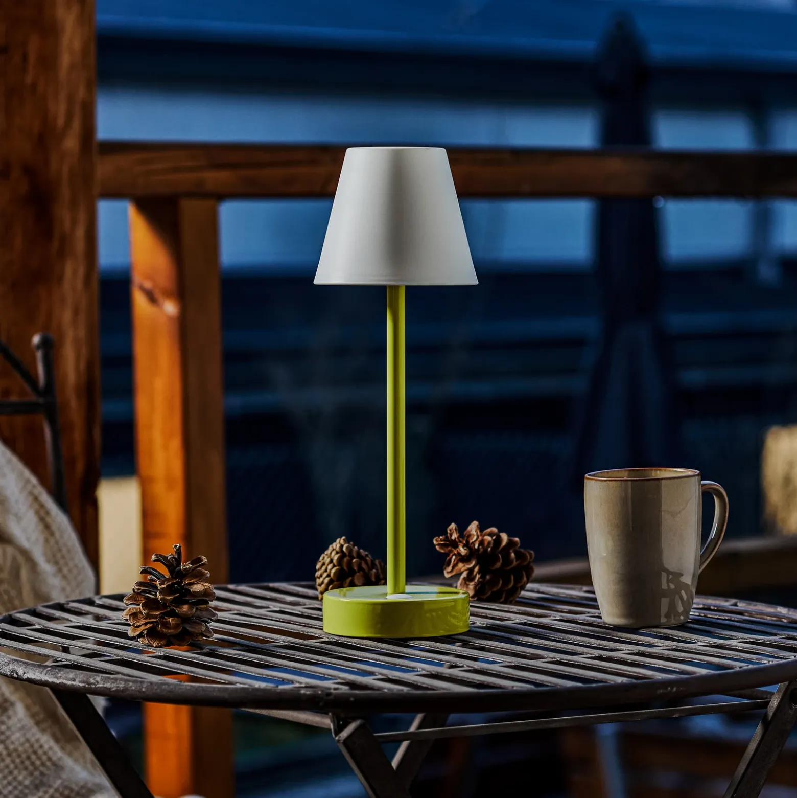 Newgarden Lola Slim lámpara mesa LED batería, lima
