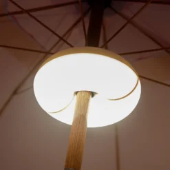 Newgarden Luz LED recargable Lima, IP54, RGBW, parasoles
