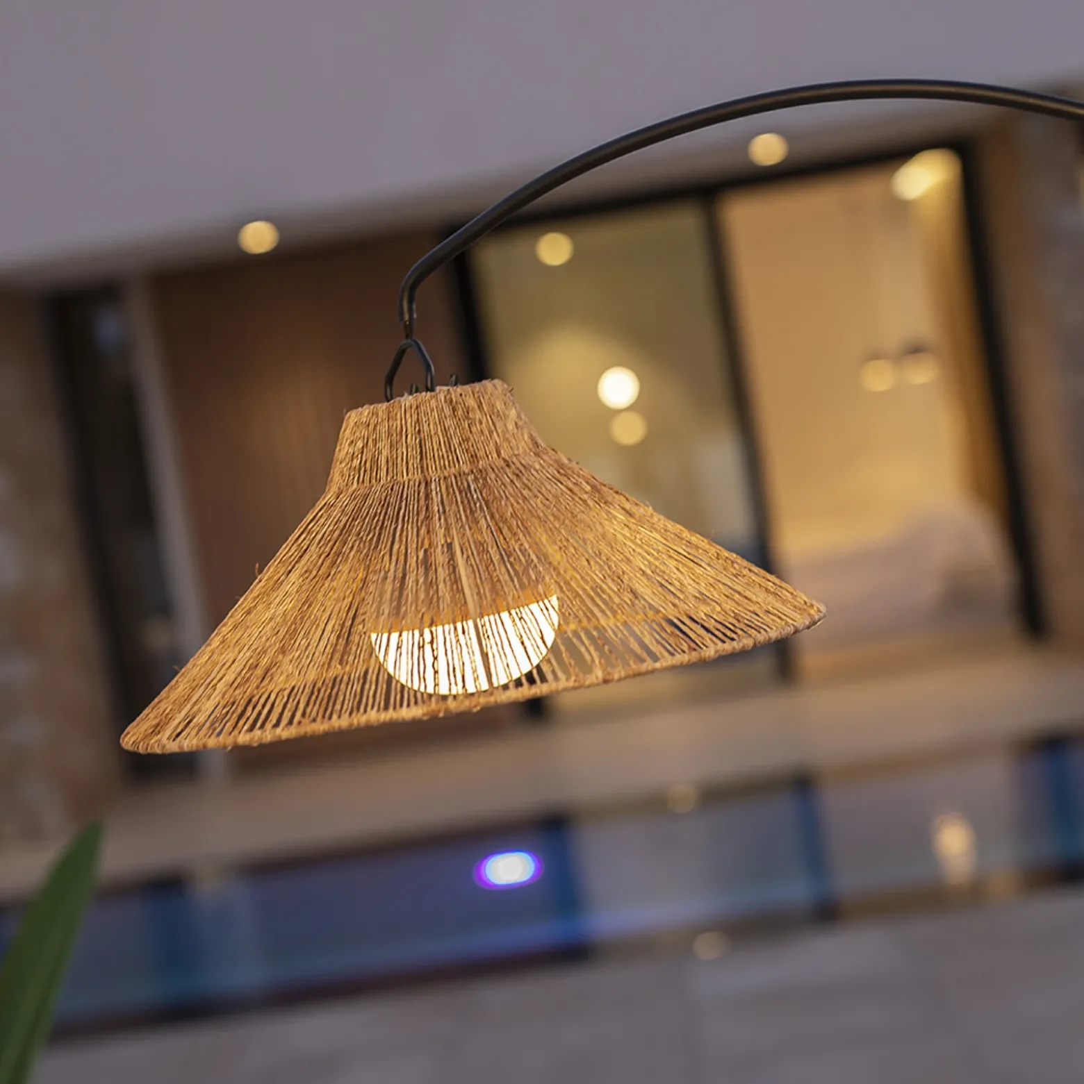 Newgarden Niza lámpara de pie LED, interior/exterior, 168cm
