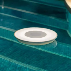 Newgarden Wally Play piscina batería RGBW Speaker