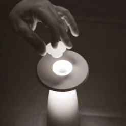 Nuflair lámpara de mesa LED recargable, blanca, IP54, atenuable, 24 cm