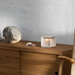 Nutalis lámpara de mesa LED recargable, beige duna, IP54, atenuable