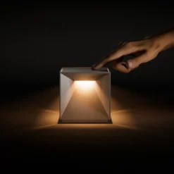 Nutalis lámpara de mesa LED recargable, blanco nieve, IP54, atenuable