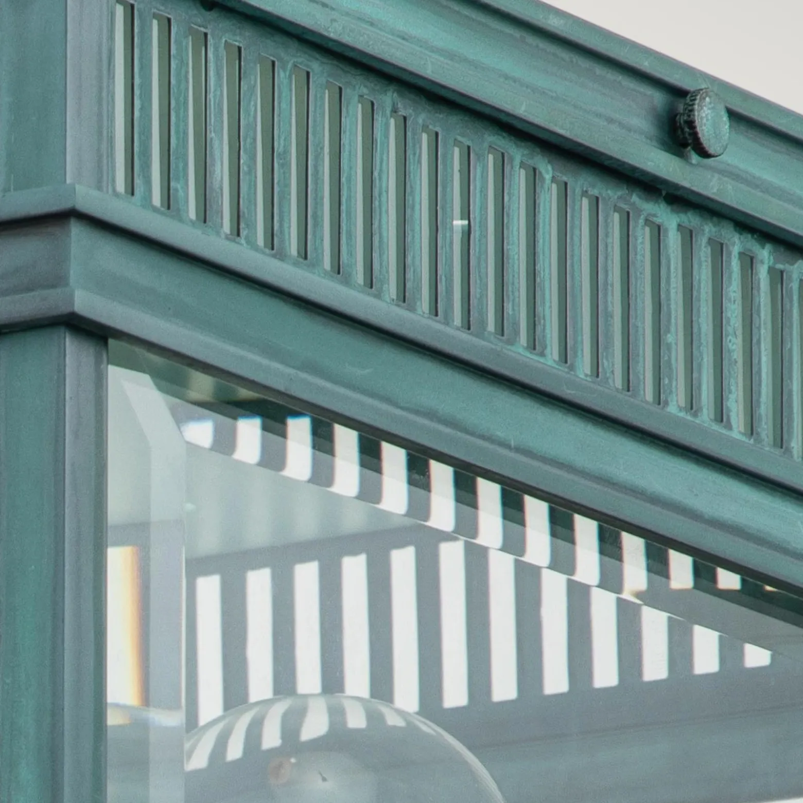 Plafón de exterior Holborn, acabado verdigris