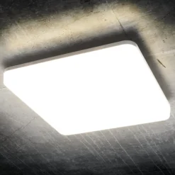 Plafón LED Pronto, angular, 28 x 28 cm