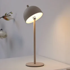 SCHÖNER WOHNEN Lámpara de mesa LED recargable Bellies, brisa de arena, IP54