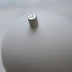 SCHÖNER WOHNEN Lámpara de mesa LED recargable Bellies, brisa de arena, IP54