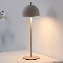 SCHÖNER WOHNEN Lámpara de mesa LED recargable Bellies, brisa de arena, IP54