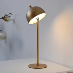 SCHÖNER WOHNEN Lámpara de mesa LED recargable Bellies, color dorado, IP54