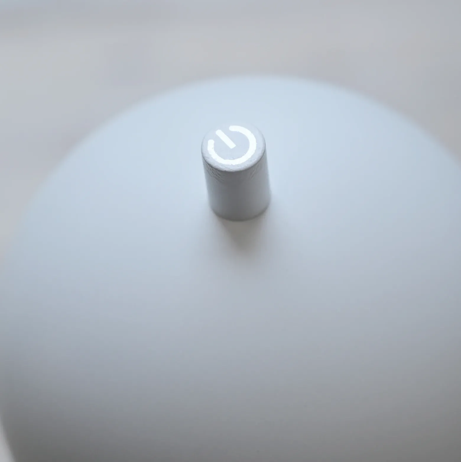 Schöner Wohnen Lámpara de pie LED recargable Bellis, blanca, IP54