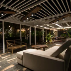Sutil foco de techo LED Tami para exteriores
