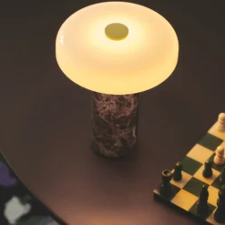 Trip LED lámpara de mesa recargable, marrón / blanco, mármol, vidrio, IP44