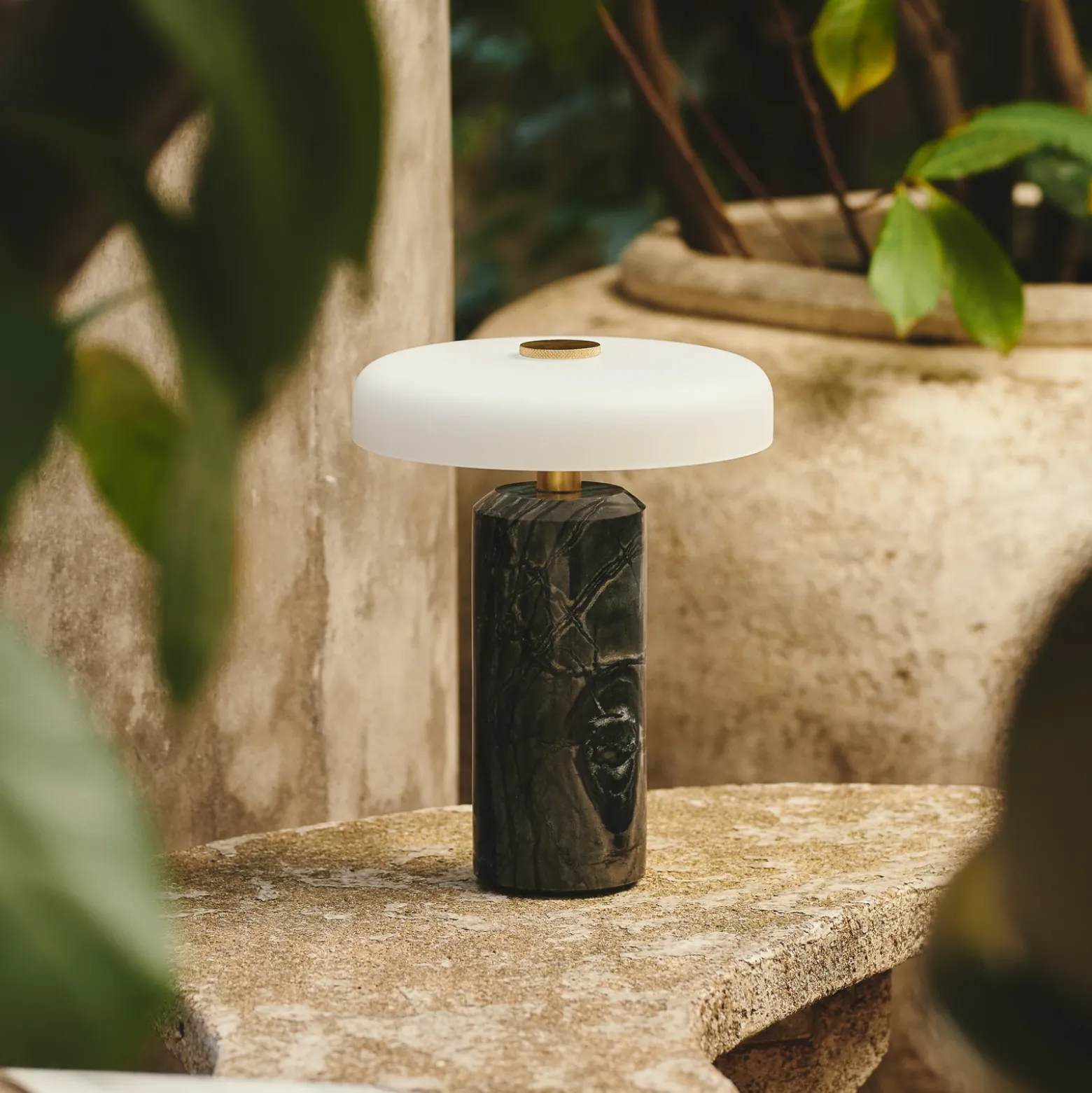 Trip LED lámpara de mesa recargable, gris / blanco, mármol, vidrio, IP44