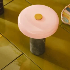 Trip LED lámpara de mesa recargable, gris / rosa, mármol, vidrio, IP44