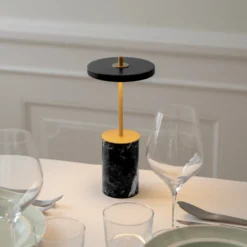 UMAGE Lámpara de mesa LED recargable Asteria Move Mini negra 26cm IP44