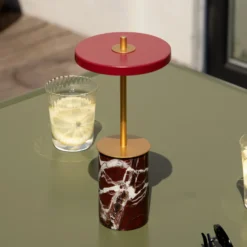 UMAGE lámpara de mesa LED recargable Asteria Move Mini, roja, 26 cm IP44